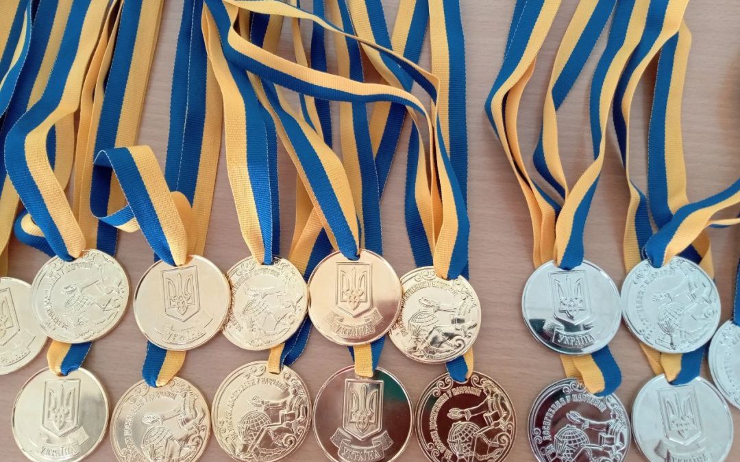 Золоті та срібні медалі, свідоцтва з відзнакою: переваги при вступі чи спадок радянщини?